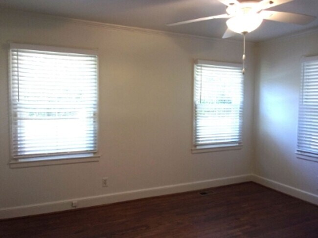 Building Photo - Charming 2 Bedroom 1 Bath Home in the Highly Desirable College Avenue Neighborhood