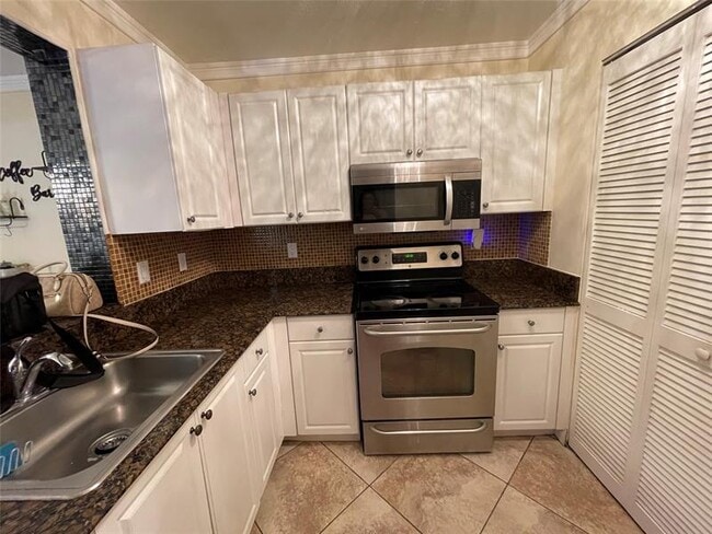 Building Photo - 1341 SE 3rd Ave