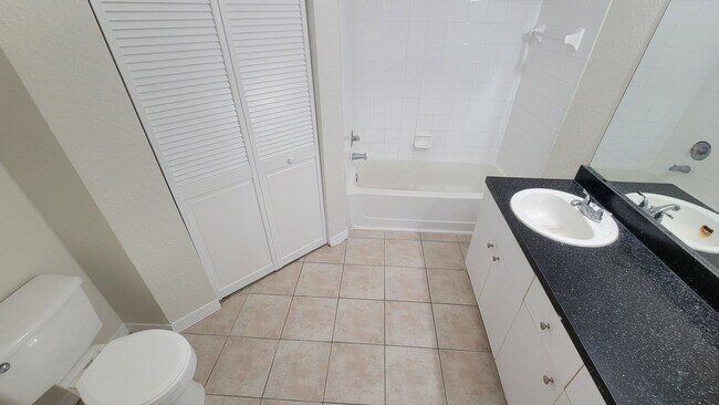 Building Photo - 2/2 First Floor Condo in Azur at Metrowest