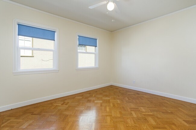Building Photo - 818 Collier Dr