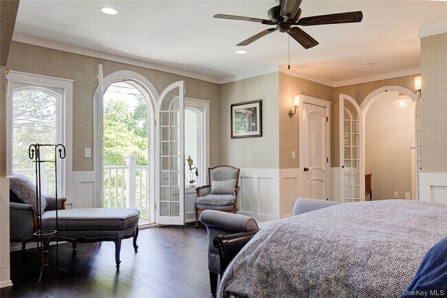 Building Photo - 2 Spring Hollow Rd