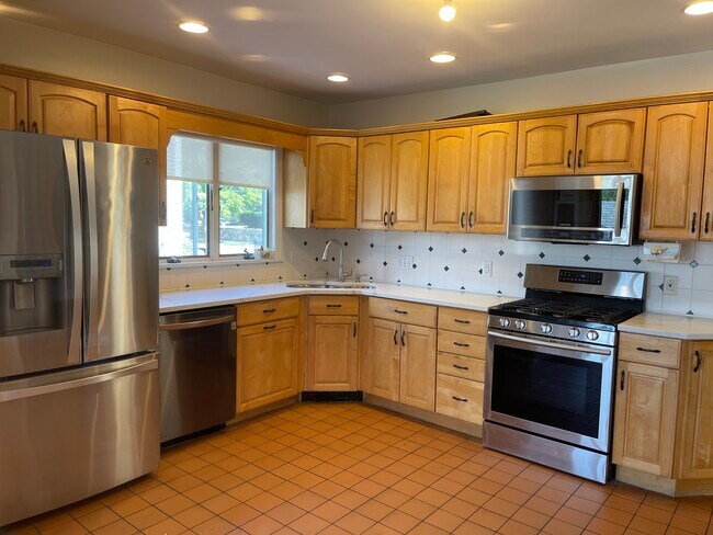 Primary Photo - 46 Lowell St