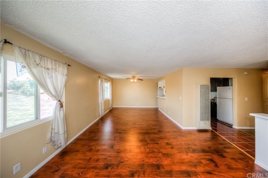 Living room - 13508 Doty Ave