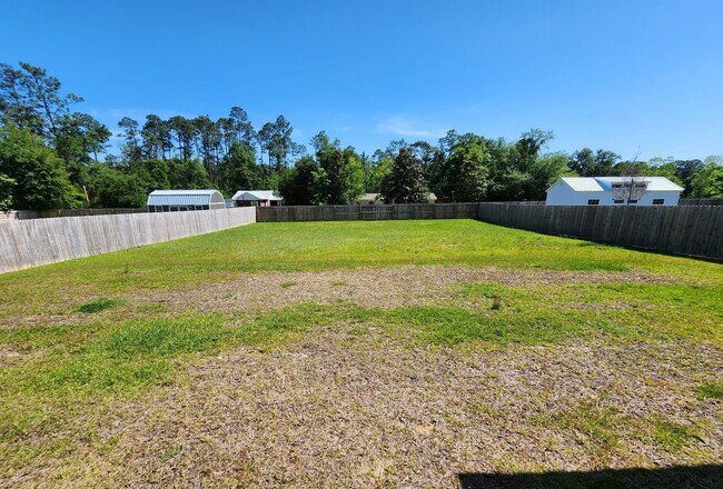 Building Photo - Welcome to this stunning 4-bedroom, 3-bath...