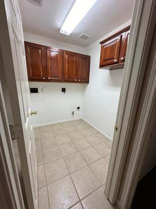 Building Photo - 17014 Sandestine Dr