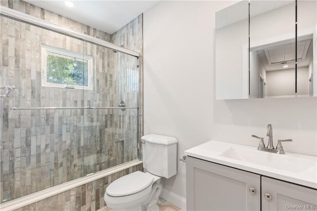 Building Photo - 17 Soundview Ave