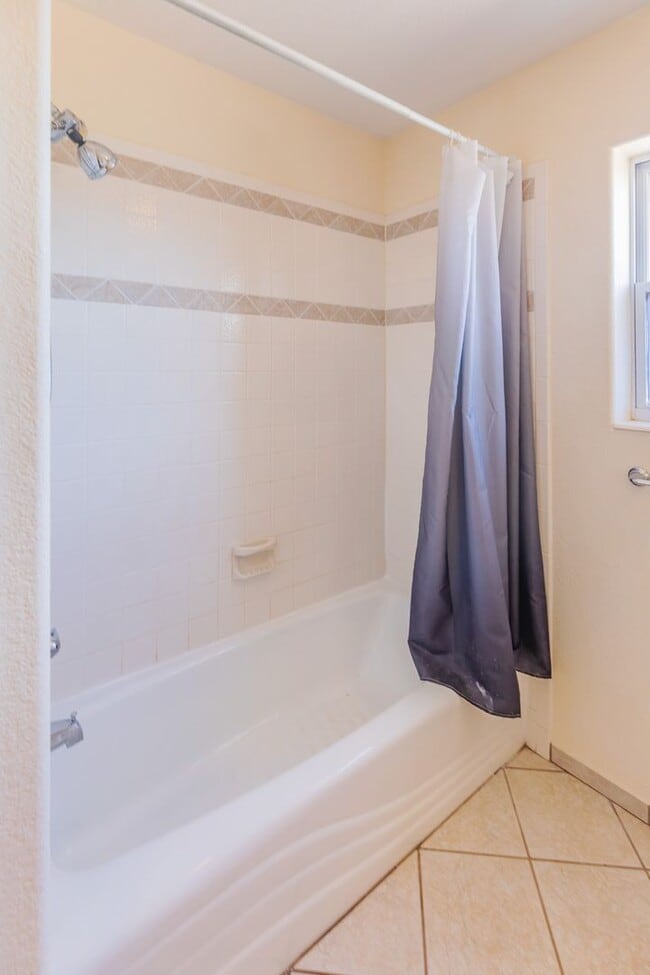 Building Photo - Home with Amazing Vews!