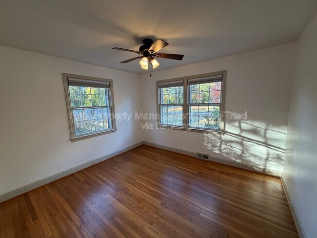 Building Photo - 7530 Shallowford Rd