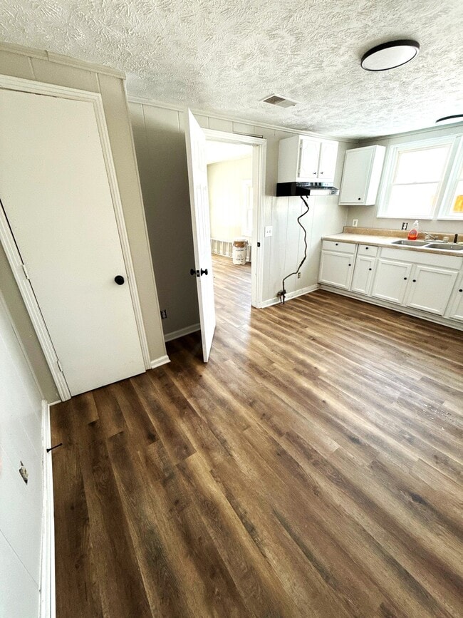 Building Photo - 418 S Washington Ave