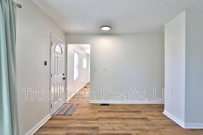 Building Photo - 601 Daventry Ln