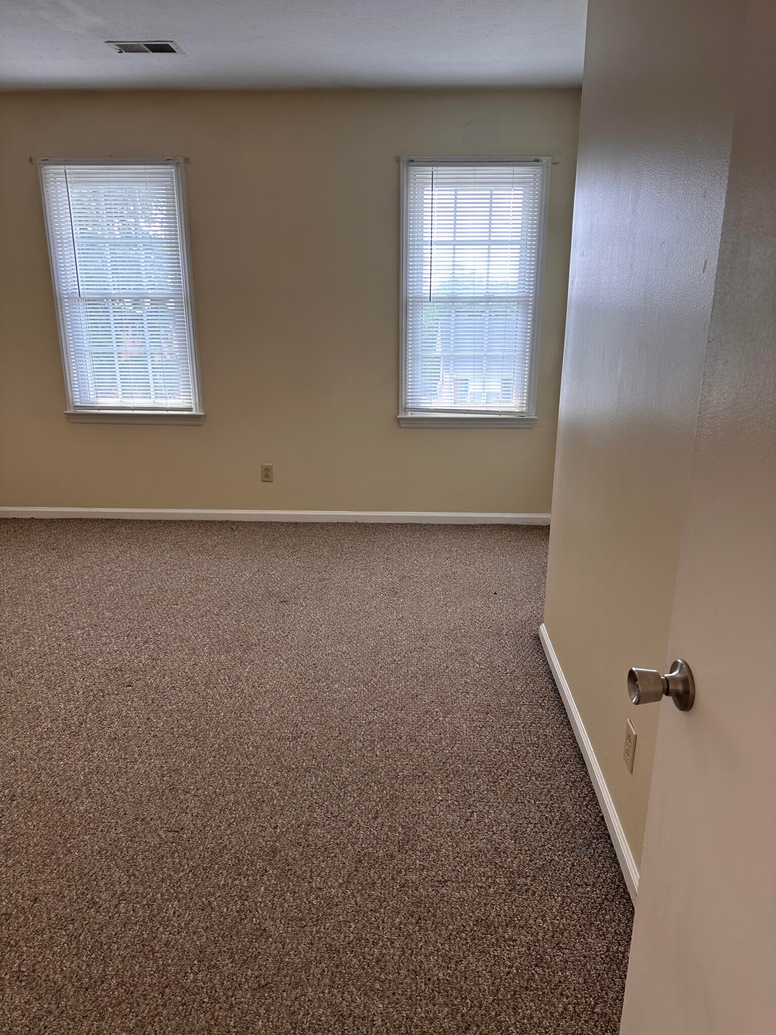Building Photo - 741 Ridgeview Dr