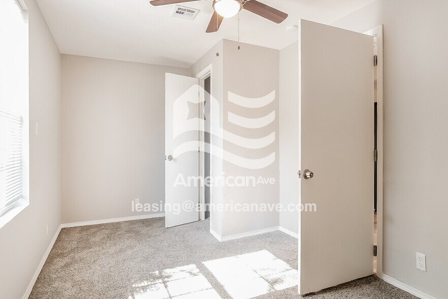 Building Photo - 143 W 50th Pl N