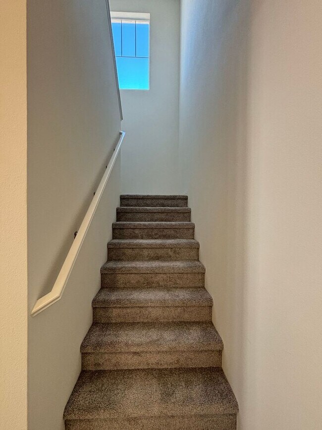 Building Photo - Modern Inspirada Living – 4 Bed Home with Loft & Downstairs Suite