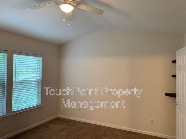 Building Photo - 3262 Mannington Dr