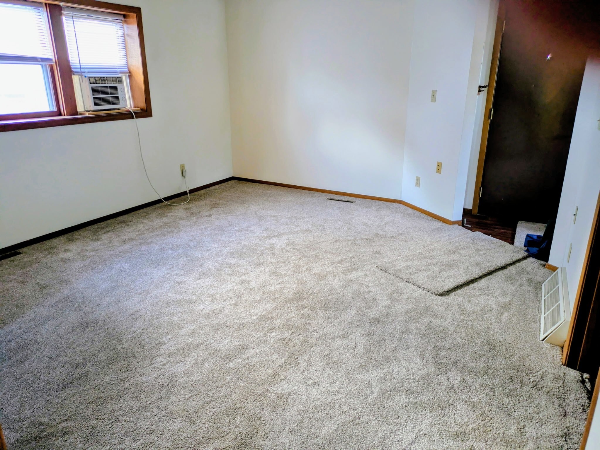 Living room - 1426 E 17th St