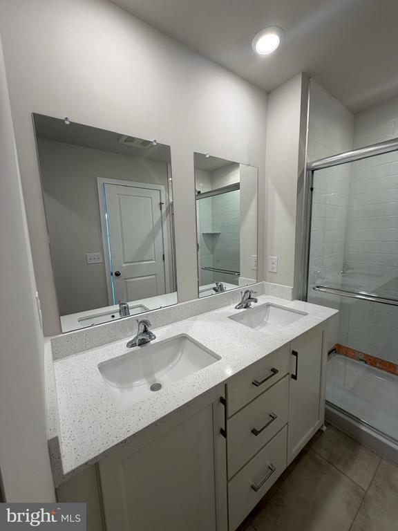 Building Photo - 33 E Front St