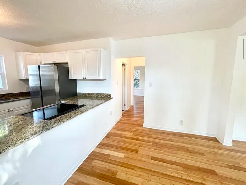 Building Photo - 635 37th St