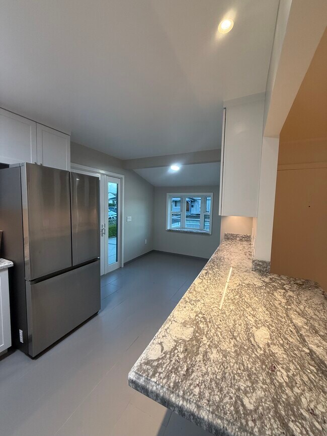 Building Photo - 330 Cuardo Ave