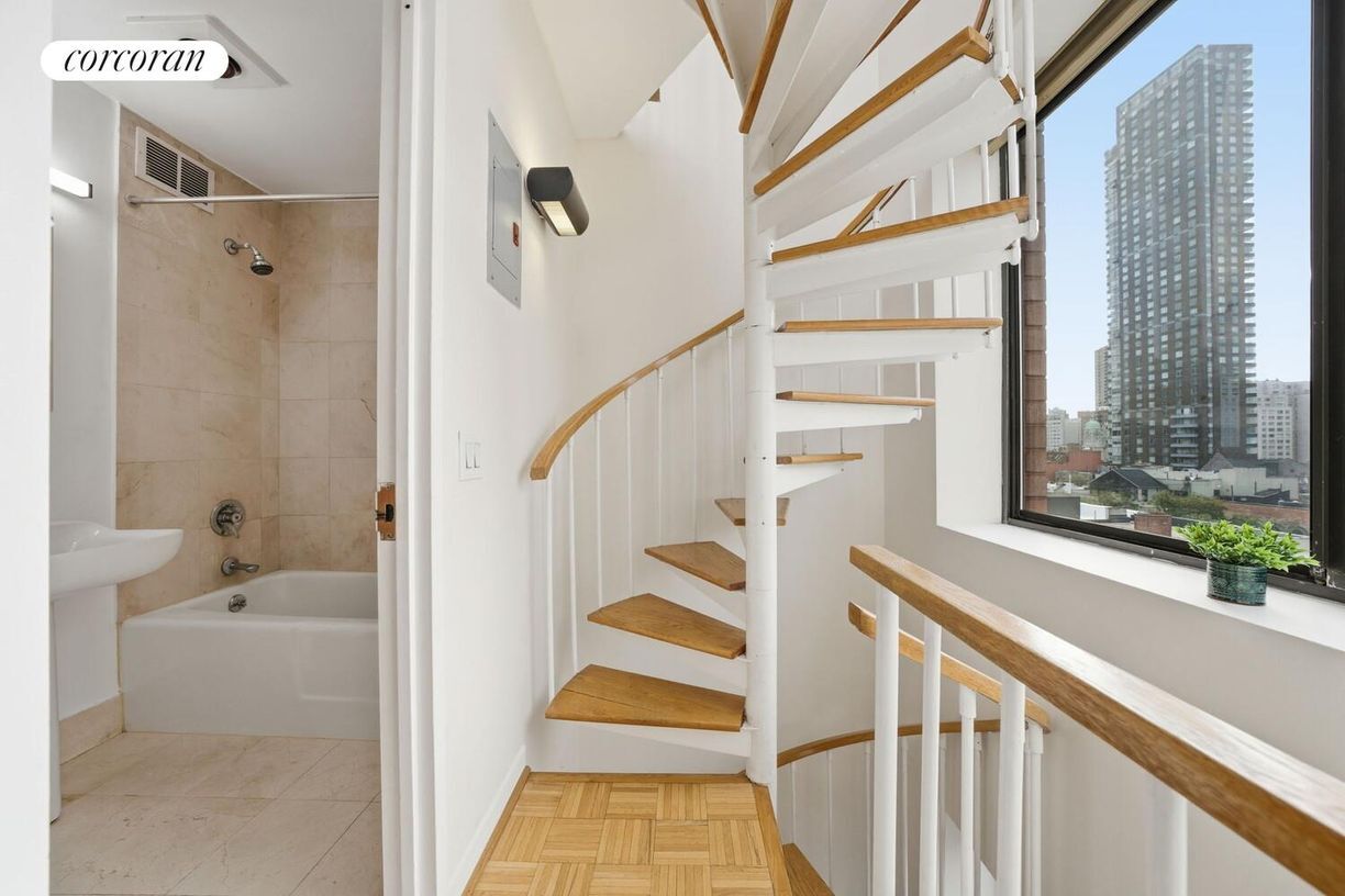 Building Photo - 300 E 90th St