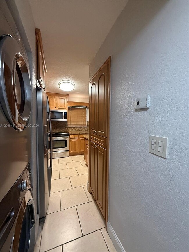 Building Photo - 9140 Fontainebleau Blvd