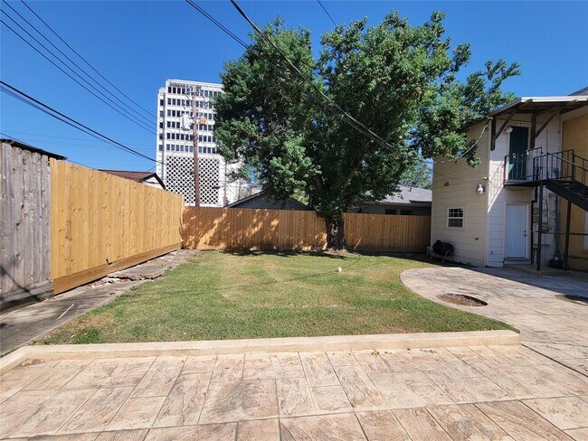 Building Photo - 2406 Huldy St