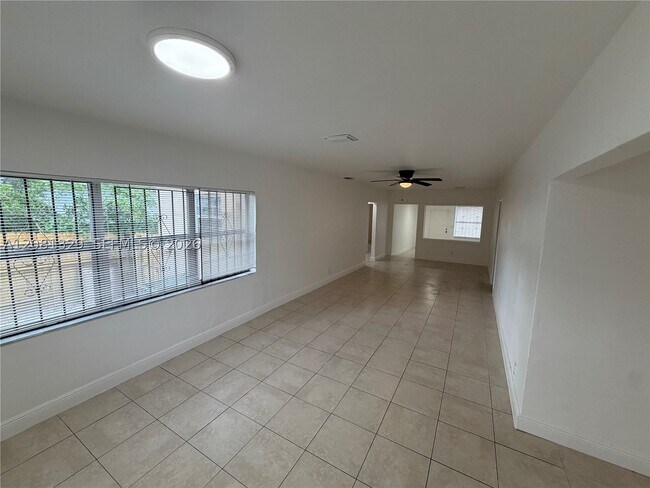 Building Photo - 1311 NE 157th St