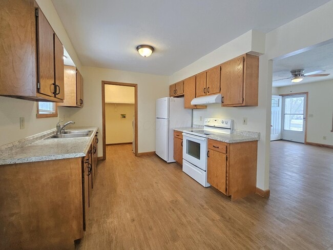 Building Photo - 101 Andrew Ct E