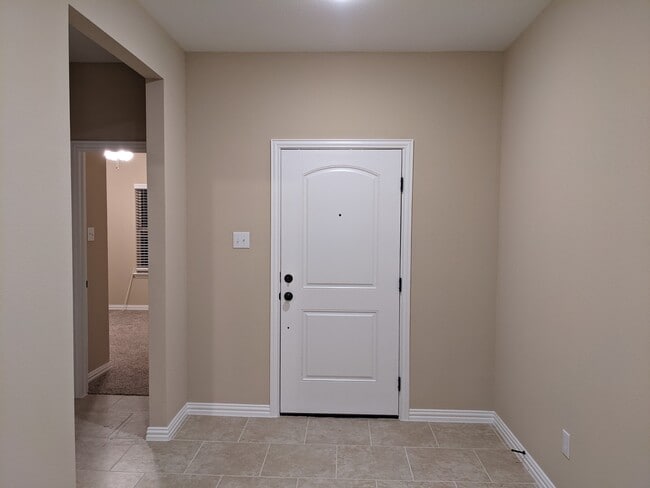 Building Photo - 128 Canales Cir