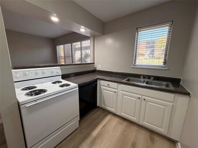 Building Photo - 3304 Red River St