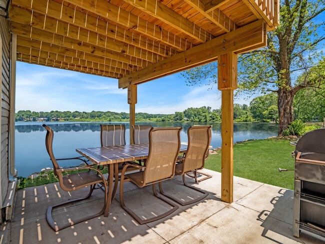 Building Photo - 829 Portage Lakes Drive