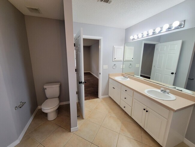 Building Photo - 9780 Parker Lake Cir