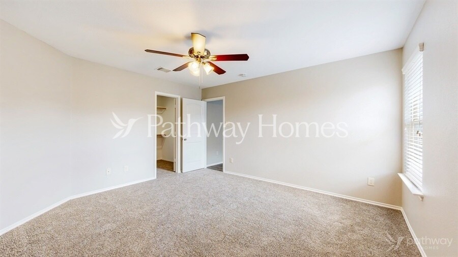 Building Photo - 206 Gallop Ct