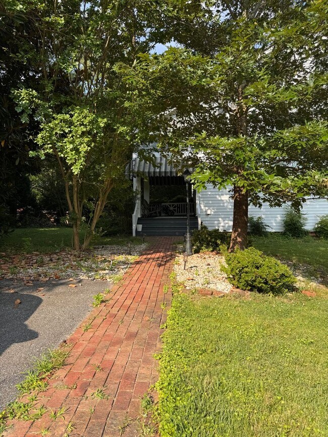 Building Photo - 4 Bedroom || 3 Bathroom Home on 2 Acres