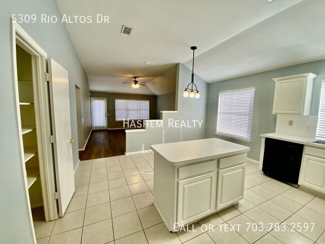 Building Photo - 5309 Rio Altos Dr