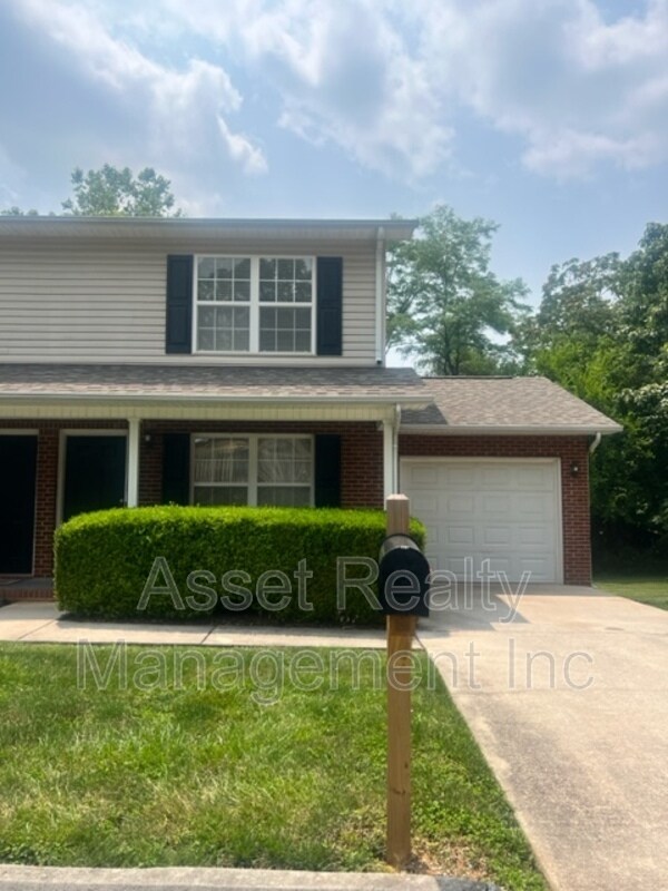 Building Photo - 11011 Woody Dr