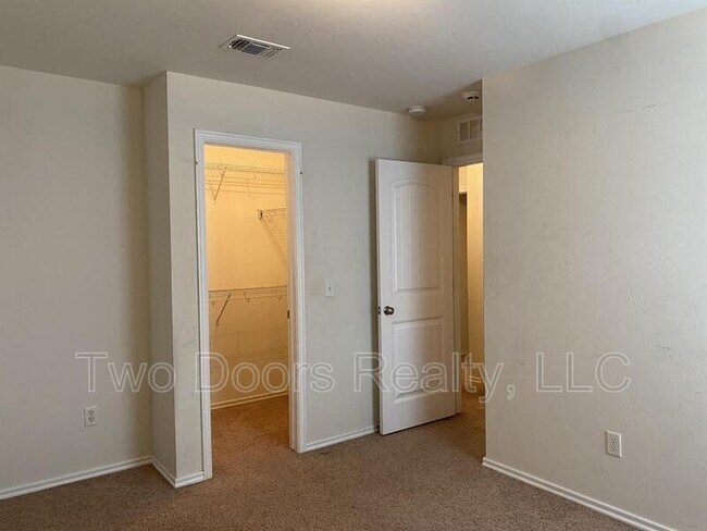 Building Photo - 18101 Viento Dr
