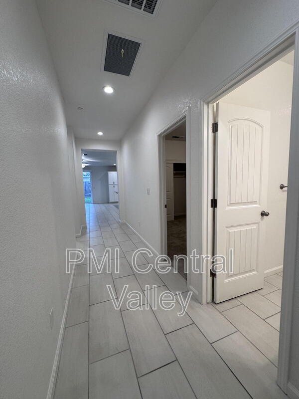 Building Photo - 4612 Irma Dr