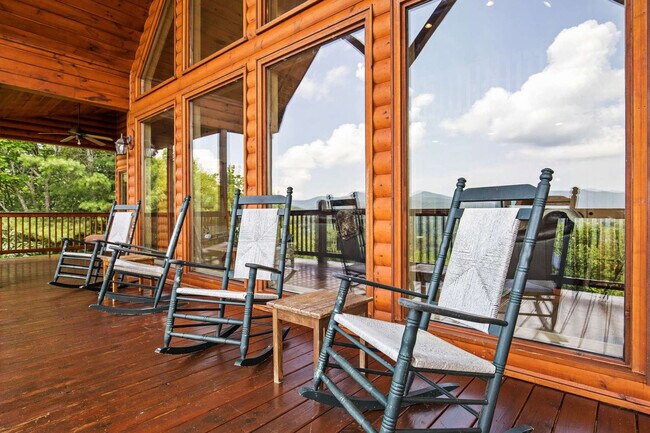 Building Photo - 121 Pontoosuc Dr