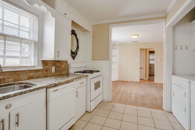 Building Photo - Pre Leasing for fall 2026! 3/2 in Tech Terrace