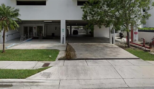 Building Photo - 481 NE 29th St