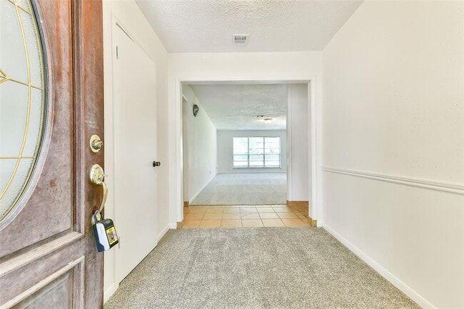 Building Photo - 3405 E Circle Dr