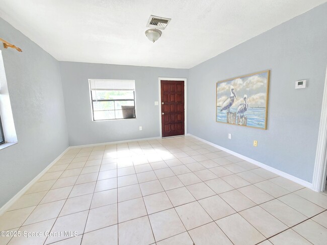 Building Photo - 484 Poinciana Dr