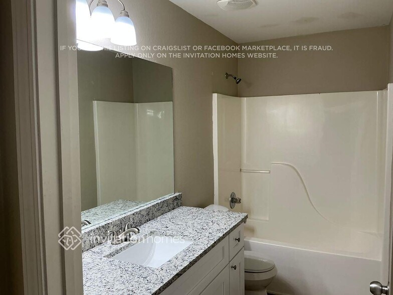 Building Photo - 235 Lakeside Point