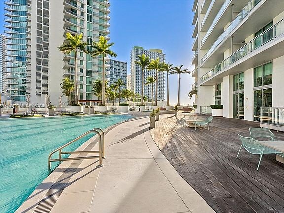 Building Photo - 90 SW 3rd St