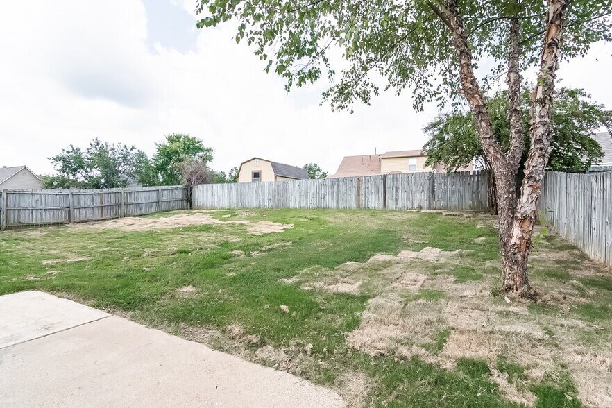 Building Photo - 1886 Towson Ln