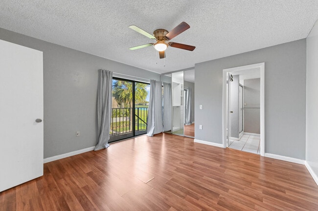 Building Photo - 619 6th Way