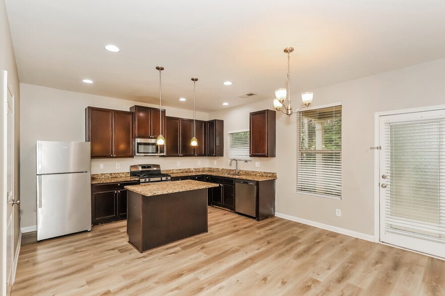 Building Photo - 4782 Brookwood Pl