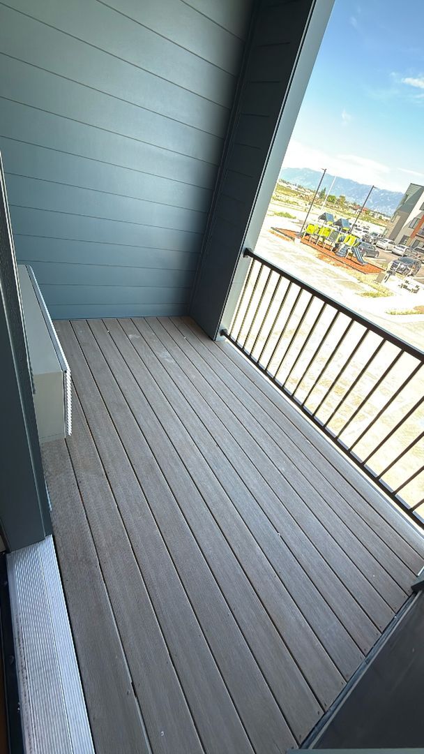 Building Photo - 2 bed 2 bath apartment (FIRST MONTH RENT F...