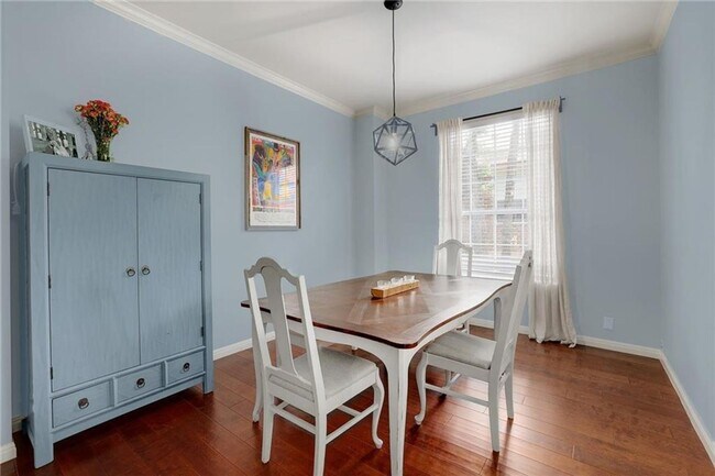 Building Photo - 1705 Azalea Dr