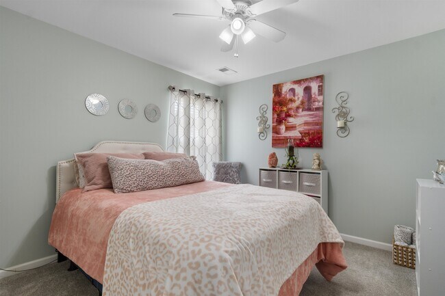 Building Photo - 161 Barclay Dr